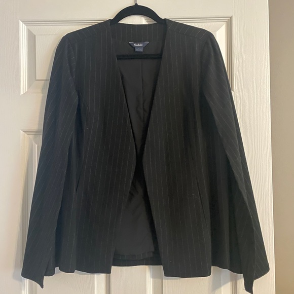Sabié black pinstripe cape with pockets size large - Picture 2 of 10